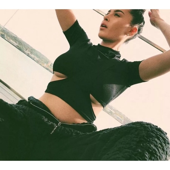 BSH Boutique Tops - Black Fitted Short Sleeve Crop Top
